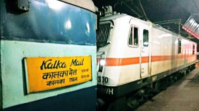 कालका मेल में महिला से छेड़खानी, पति को धक्का देकर बाहर गिराया