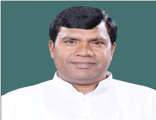 सपा ने मिर्जापुर से बदला प्रत्याशी, अब राम चरित्र निषाद लड़ेंगे चुनाव