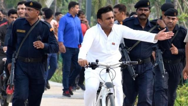 हक और सम्मान सबके लिए ,अखिलेश यादव 16 सितंबर को साइकिल चलाकर भरेंगे चुनावी हुंकार हक और सम्मान सबके लिए ,अखिलेश यादव 16 सितंबर को साइकिल चलाकर भरेंगे चुनावी हुंकार