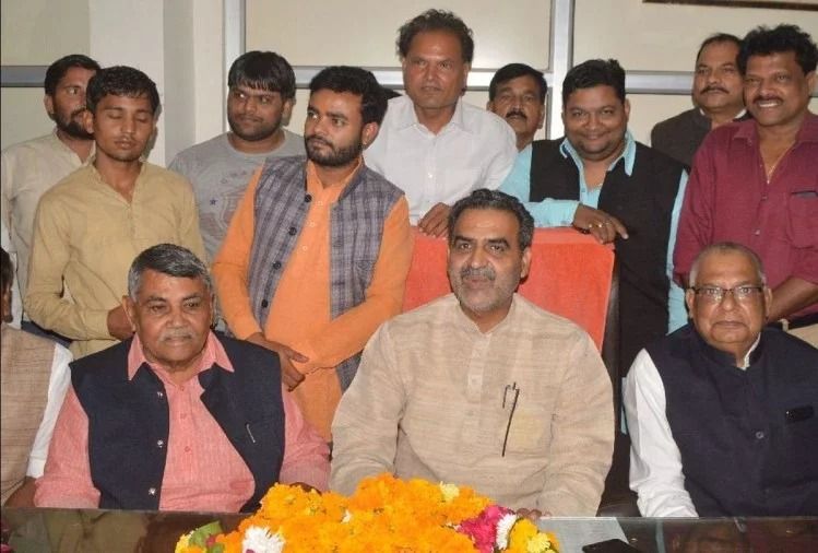 राम मंदिर के बाद अब जनसंख्या नियंत्रण पर बने कानून: संजीव बालियान राम मंदिर के बाद अब जनसंख्या नियंत्रण पर बने कानून: संजीव बालियान