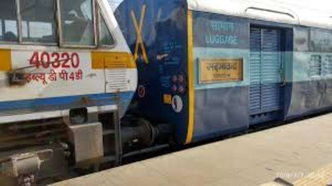 जौनपुर में आमने-सामने आ गई सद्भावना एक्सप्रेस और मालगाड़ी, मचा हड़कंप जौनपुर में आमने-सामने आ गई सद्भावना एक्सप्रेस और मालगाड़ी, मचा हड़कंप