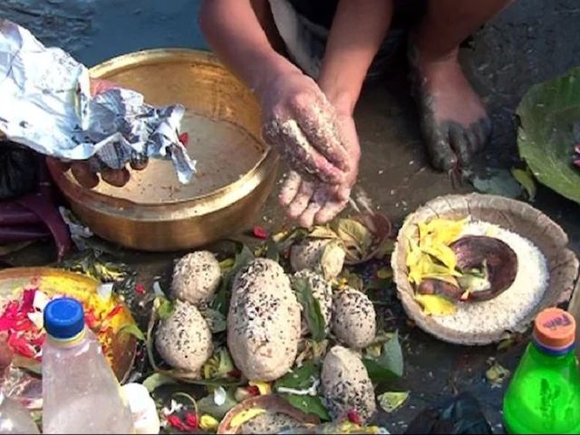 पितृ पक्ष 13 सितंबर से शुरू हो रहे, पूर्वजों को तर्पण से मिलेगा खुशहाली का आशीर्वाद पितृ पक्ष 13 सितंबर से शुरू हो रहे, पूर्वजों को तर्पण से मिलेगा खुशहाली का आशीर्वाद
