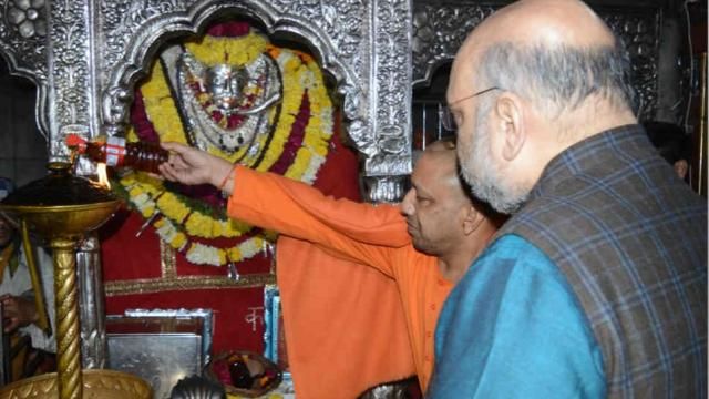 बाबा विश्वनाथ और काल भैरव का दर्शन कर लौटे शाह और सीएम