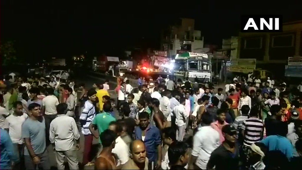 मेरठ: अलीपुर में एक मांस कारखाने में कथित गैस रिसाव के कारण 3 लोग मारे गए। कारखाने के प्रबंधक को हिरासत में ले लिया गया है। अपराधी के खिलाफ मामला दर्ज किया जाएगा। जांच चल रही है।  राजेश पांडे, एसएसप�