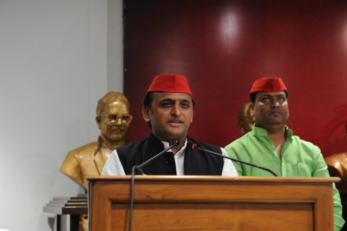 देश में कैश की किल्लत बड़ी अंतरराष्ट्रीय साजिश का संकेत : अखिलेश देश में कैश की किल्लत बड़ी अंतरराष्ट्रीय साजिश का संकेत : अखिलेश