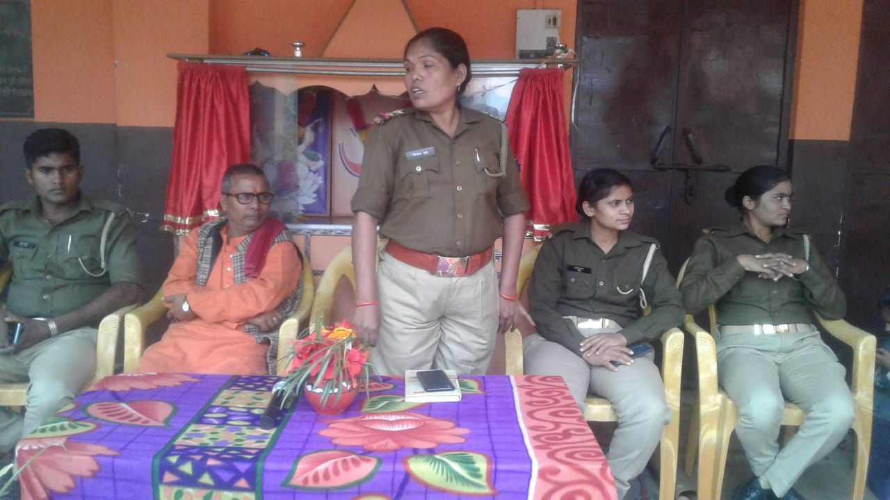 मुरादाबाद बिलारी एंटी रोमियो टीम ने स्कूल में छात्र छात्राओं को दिलाया सुरक्षा का भरोसा मुरादाबाद बिलारी एंटी रोमियो टीम ने स्कूल में छात्र छात्राओं को दिलाया सुरक्षा का भरोसा