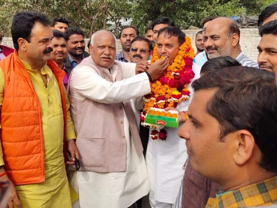 लल्लू सिंह ने किया नामांकन। लल्लू सिंह ने किया नामांकन।