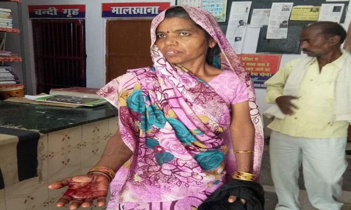 तीन बजे तक 13 सीटों पर 43.91 प्रतिशत मतदान, शाहजहांपुर के तिलहर में चलीं गोलियां तीन बजे तक 13 सीटों पर 43.91 प्रतिशत मतदान, शाहजहांपुर के तिलहर में चलीं गोलियां