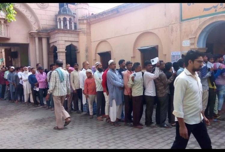 बुर्का पहनकर हो रही फर्जी वोटिंग भाजपा सांसद का आरोप