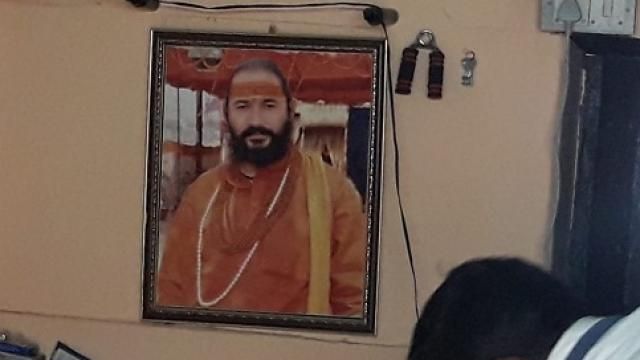 महंत आशीष गिरी ने निरंजनी अखाड़े में की आत्महत्या, आश्रम में मचा हड़कंप महंत आशीष गिरी ने निरंजनी अखाड़े में की आत्महत्या, आश्रम में मचा हड़कंप