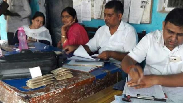 सत्ता की धौंस दिखाकर थाने से आरोपी को छुड़ा ले गए विधायक सत्ता की धौंस दिखाकर थाने से आरोपी को छुड़ा ले गए विधायक