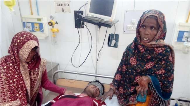 एक घंटे तक खंभे बांधकर से पल्लेदार को दीं यातनाएं एक घंटे तक खंभे बांधकर से पल्लेदार को दीं यातनाएं