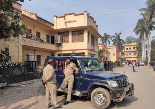 यूपी कालेज में उपद्रव, मारपीट के बाद फ़ोर्स पहुँची यूपी कालेज में उपद्रव, मारपीट के बाद फ़ोर्स पहुँची