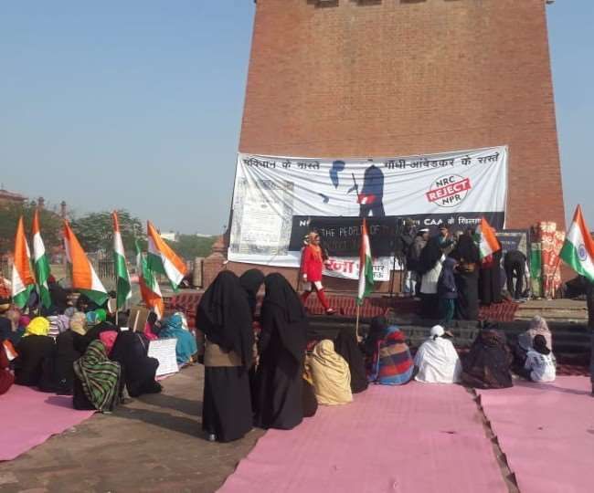 छठे दिन भी महिलाओं का विरोध जारी, अब तक 159 के खिलाफ केस दर्ज छठे दिन भी महिलाओं का विरोध जारी, अब तक 159 के खिलाफ केस दर्ज