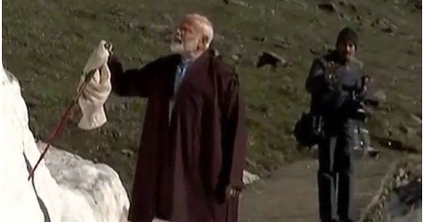 केदारनाथ गुफा से मंदिर के लिए निकले PM मोदी, बद्रीनाथ में भी करेंगे साधना केदारनाथ गुफा से मंदिर के लिए निकले PM मोदी, बद्रीनाथ में भी करेंगे साधना