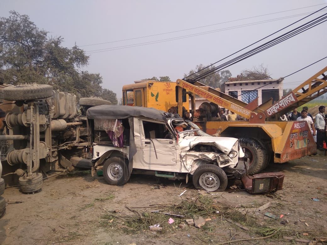 फतेहपुर : रोडवेज बस-ट्रक की भिड़ंत में चार की मौत, 42 लोग घायल