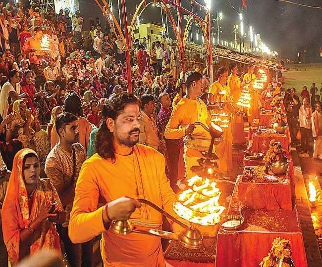 कल-कल बहती सरयू किनारे सदियों बाद हुई ऐतिहासिक आरती...अलग थी रौनक