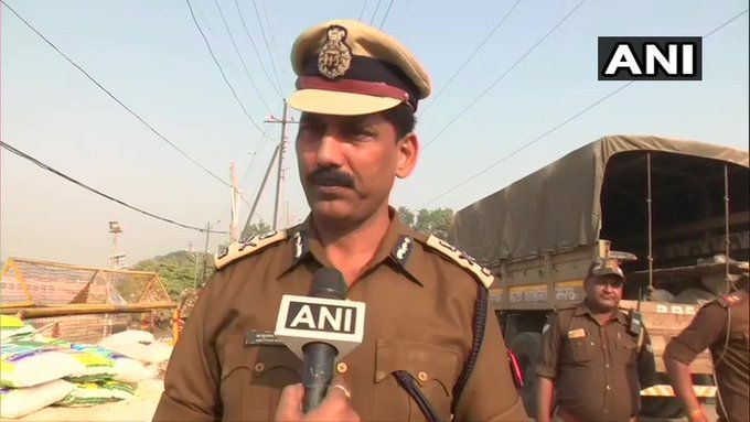 भक्त श्री राम लला के मंदिर के दर्शन कर रहे हैं। मंदिर जाने पर कोई प्रतिबंध नहीं हैं। सभी बाजार खुले हैं, स्थिति पूरी तरह से सामान्य है : आशुतोष पांडेय