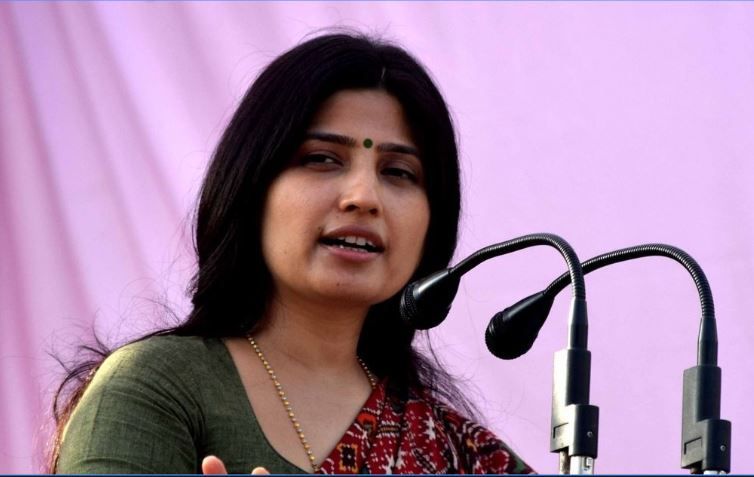 कन्नौज लोकसभा सीट से महागठबंधन उम्मीदवार डिंपल यादव 6,209 वोटों से पीछे चल रही हैं, बीजेपी उम्मीदवार सुब्रत पाठक आगे