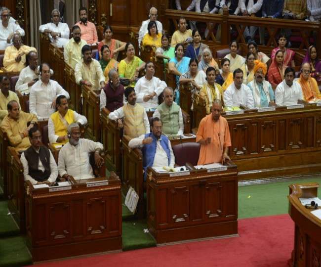 UP विधानमंडल का विशेष सत्र : सब्र, समन्वय और सियासी सूझबूझ के 36 घंटे UP विधानमंडल का विशेष सत्र : सब्र, समन्वय और सियासी सूझबूझ के 36 घंटे