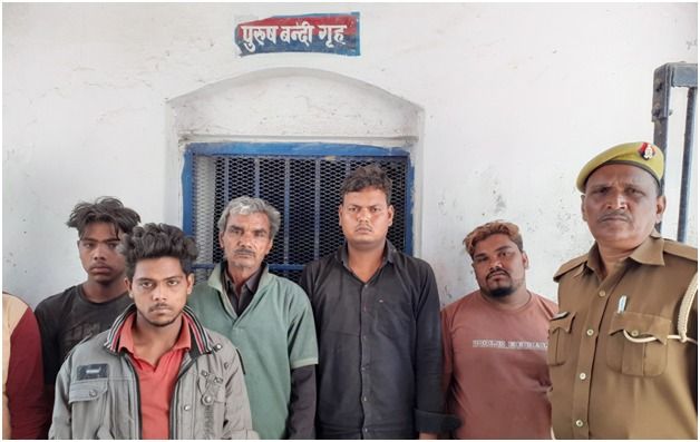 30 लीटर अवैध कच्ची शराब के साथ गिरफ्तार
