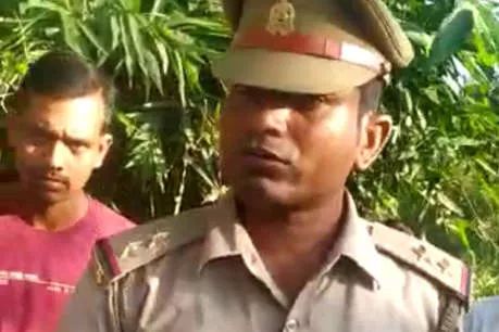 बिना हेलमेट पहने चेकिंग कर रहे दारोगा को अपनी ही गाड़ी का काटना पड़ा चालान बिना हेलमेट पहने चेकिंग कर रहे दारोगा को अपनी ही गाड़ी का काटना पड़ा चालान