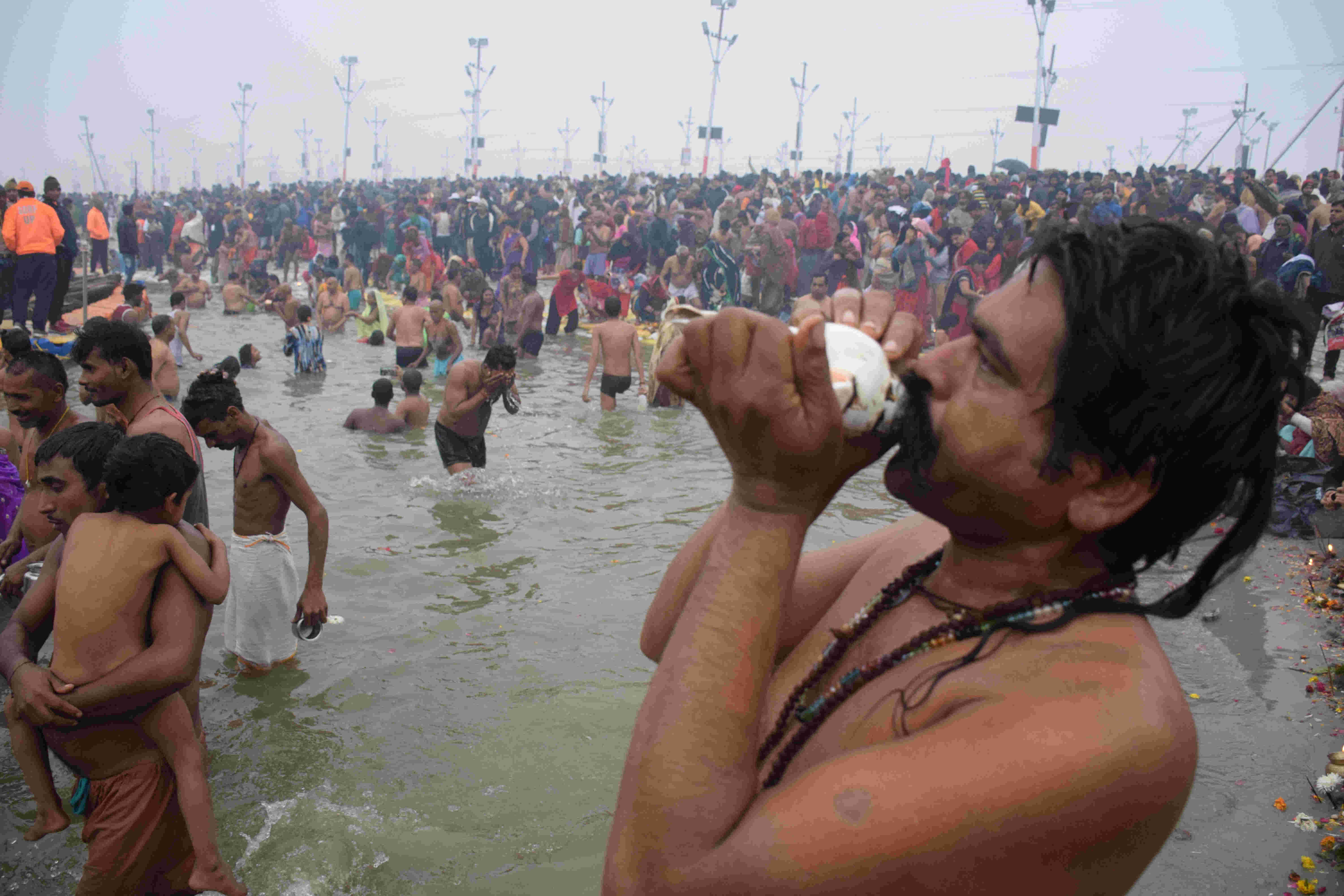 संगम पर उमड़ा आस्था का सैलाब, अब तक 40 लाख श्रद्धालुओं ने लगाई पुण्य की डुबकी