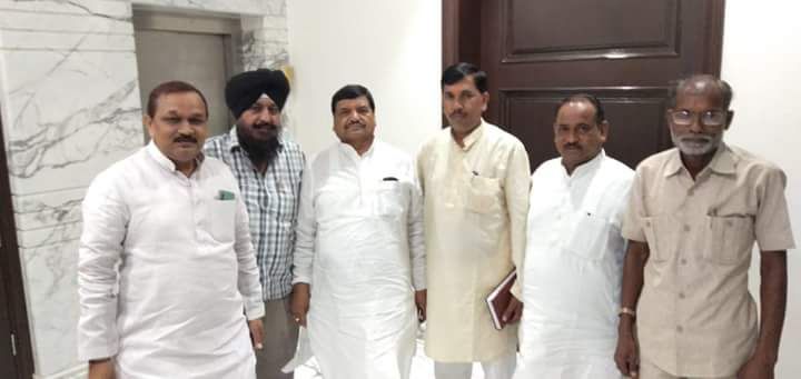 आज अहिंसा दल के राष्ट्रीय अध्यक्ष राजकुमार लोधी अपने दल के राष्ट्रीय पदाधिकारियों के साथ शिवपाल सिंह यादव से मुलाकात की