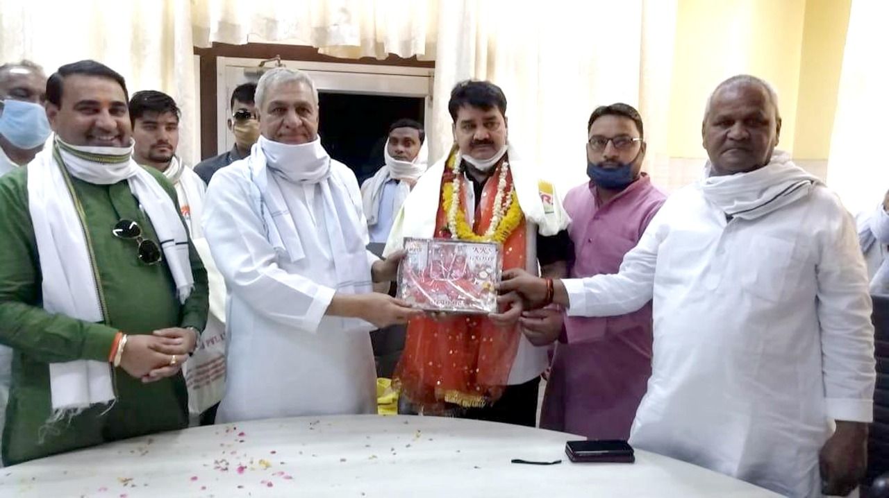 कोरोना वायरस से बचना है तो सोशल डिस्टेंस का रखें ख्याल : चौै.लक्ष्मीनारायण कोरोना वायरस से बचना है तो सोशल डिस्टेंस का रखें ख्याल : चौै.लक्ष्मीनारायण