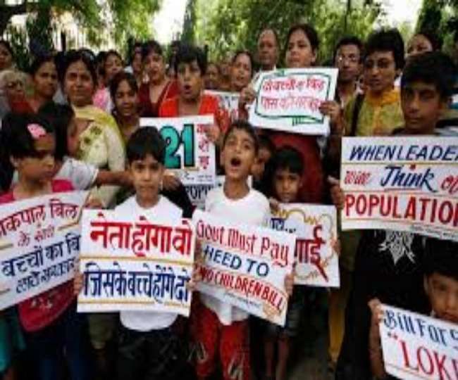 दो से अधिक बच्चे वालों को चुनाव लड़ने के अयोग्य घोषित करें सरकार