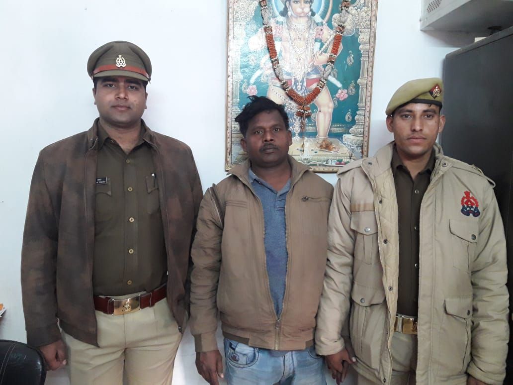 थाना भेलूपुर  पुलिस द्वारा गांजा तस्कर गिरफ्तार, कब्जे से  09 कि0 940 ग्रा0 गांजा बरामद