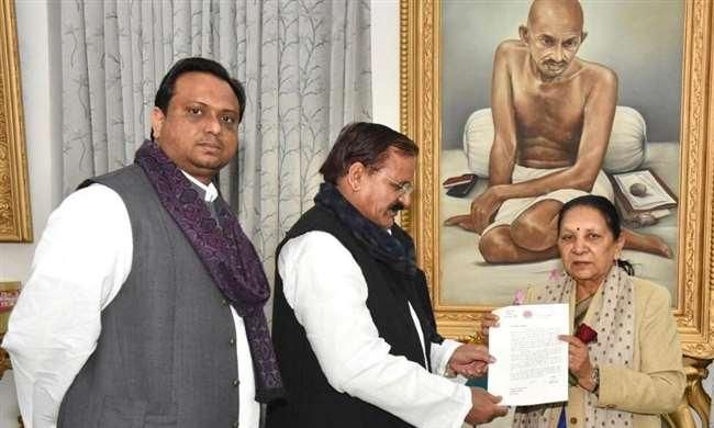 राज्यपाल से मिले विधायक महबूब अली, कहा- बेगुनाहों को परेशान कर रही पुलिस राज्यपाल से मिले विधायक महबूब अली, कहा- बेगुनाहों को परेशान कर रही पुलिस