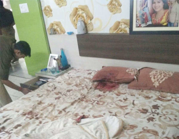 युवती की संदिग्ध हालात में मौत, लगी थी चार गोलियां युवती की संदिग्ध हालात में मौत, लगी थी चार गोलियां