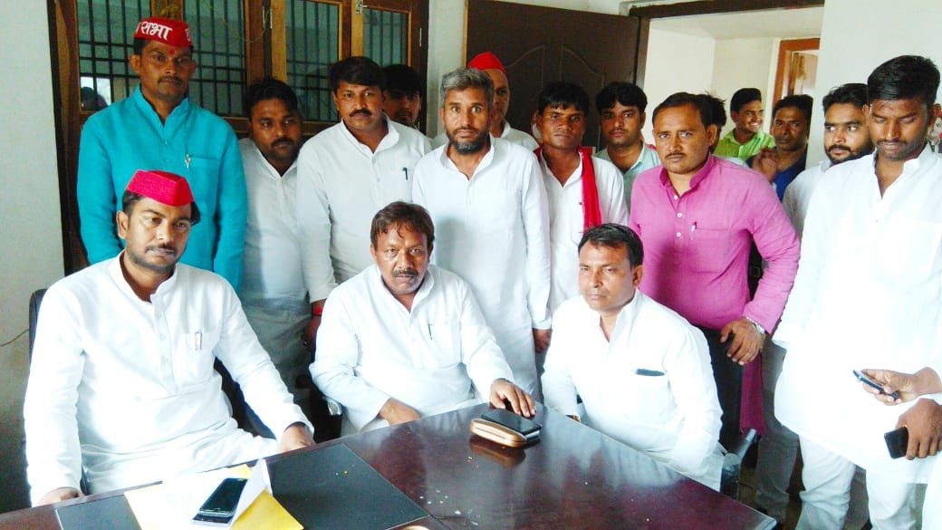 सपा छात्रसभा के प्रदेश अध्यक्ष ने युवा संगठन के पुनर्गठन के लिए बैठक की सपा छात्रसभा के प्रदेश अध्यक्ष ने युवा संगठन के पुनर्गठन के लिए बैठक की