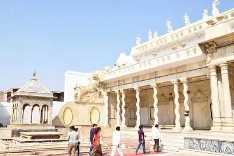 साल में केवल 2 बार ही खुलता है टेढ़े खम्भों वाला शाहजी मंदिर, बसंत पंचमी पर खुलेगा