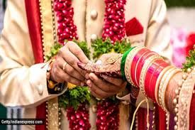 शादियों को बिना अतिरिक्त खर्च के संपन्न करने की परंपरा को बढ़ाएं आगे..! शादियों को बिना अतिरिक्त खर्च के संपन्न करने की परंपरा को बढ़ाएं आगे..!