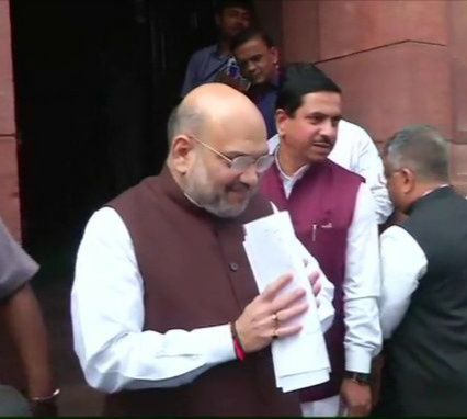 गृह मंत्री अमित शाह संसद पहुंचे उनके राज्यसभा में सुबह 11 बजे और लोकसभा में दोपहर एक बयान देने की उम्मीद है।