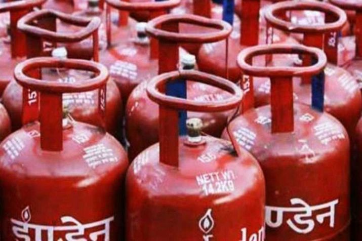 आम आदमी को झटका: लगातार तीसरे महीने बढ़े रसोई गैस सिलेंडर के दाम