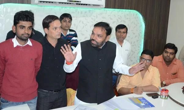 अनिल शर्मा ने सपा छोड़ी, मुलायम-अखिलेश के फोटो हटाए अनिल शर्मा ने सपा छोड़ी, मुलायम-अखिलेश के फोटो हटाए