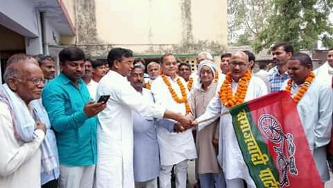 अयोध्या में हर दलों के युवाओं नेताओ ने सैकड़ो की संख्या में सपा का दामन थामा अयोध्या में हर दलों के युवाओं नेताओ ने सैकड़ो की संख्या में सपा का दामन थामा