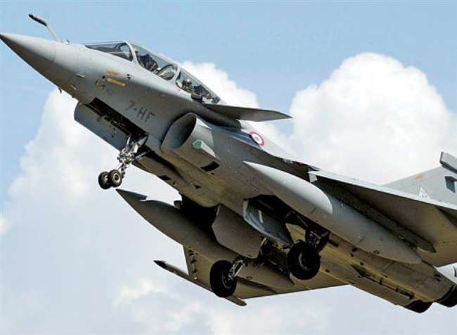 राफेल की मारक क्षमता के आगे कहीं नहीं ठहरता पाक का F-16, जानें- इसकी खासियत