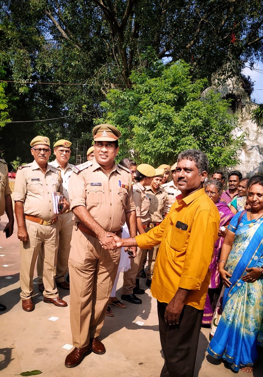 सीता समाहित स्थल पर कोईरौना पुलिस द्वारा चलाया गया मित्रता अभियान सीता समाहित स्थल पर कोईरौना पुलिस द्वारा चलाया गया मित्रता अभियान