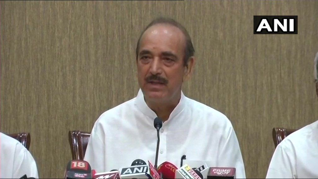 कांग्रेस बोली-चीफ जस्टिस दीपक मिश्रा के फैसलों से नाराजगी, पार्टी ने गिनाए महाभियोग लाने के कारण कांग्रेस बोली-चीफ जस्टिस दीपक मिश्रा के फैसलों से नाराजगी, पार्टी ने गिनाए महाभियोग लाने के कारण