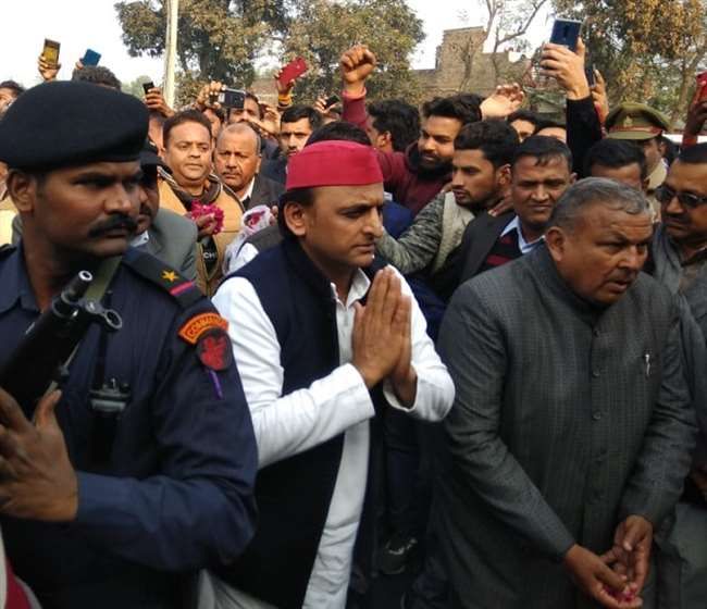 कन्नौज में पूर्व मुख्यमंत्री अखिलेश यादव ने कहा, सरकार लाइए और नौकरी पाइए