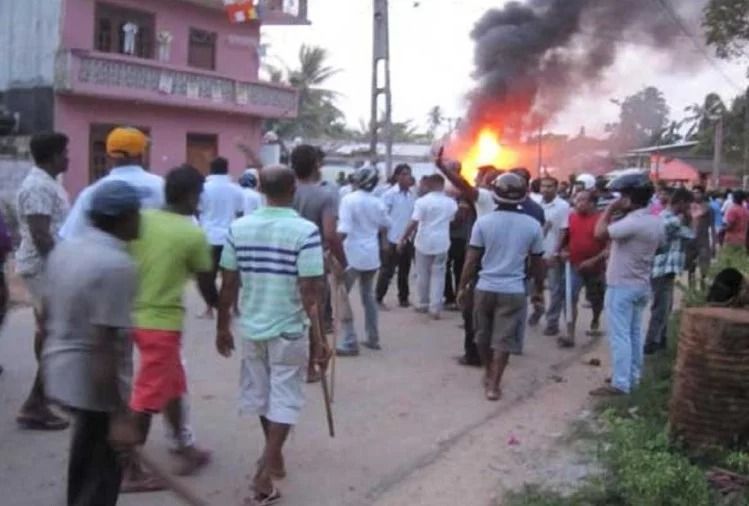 श्रीलंका - फेसबुक पोस्ट से बवाल, मस्जिदों पर हमले, लगाया कर्फ्यू