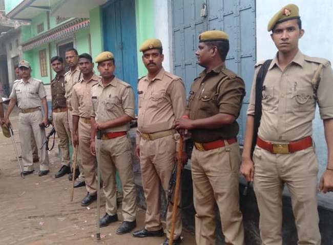बलिया में दो वर्गों में हुई मारपीट में चार घायल और एक की मौत