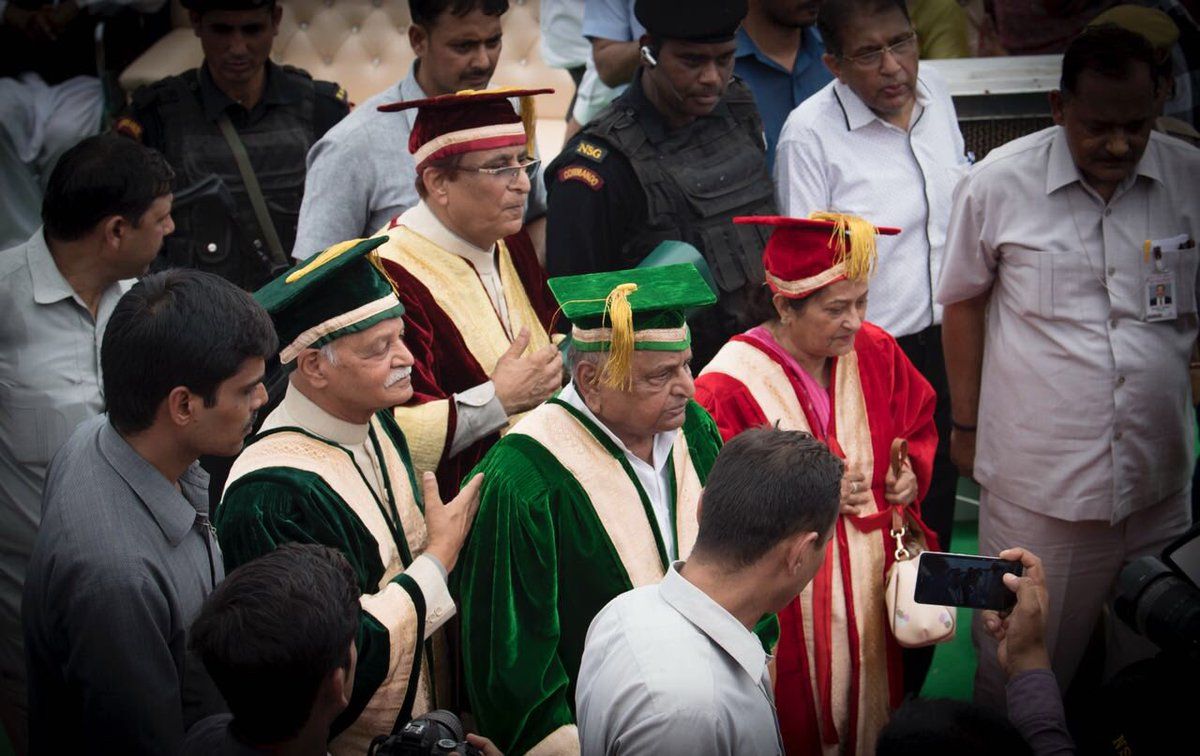 दीक्षांत समारोह के मंच से खूब चले सियासी तीर दीक्षांत समारोह के मंच से खूब चले सियासी तीर