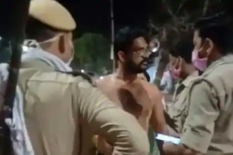 नशे में धुत सपा नेता ने दी धमकी, सरकार बनने पर पूरे शहर में लगा दूंगा आग नशे में धुत सपा नेता ने दी धमकी, सरकार बनने पर पूरे शहर में लगा दूंगा आग