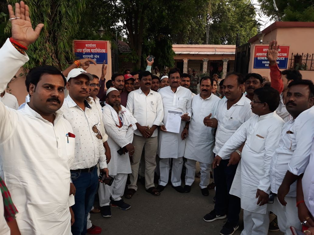 कानून व्यवस्था के सवाल पर आक्रामक हुई समाजवादी पार्टी.. कानून व्यवस्था नहीं संभली तो सपाई करेंगे थानों पर हल्ला बोल। कानून व्यवस्था के सवाल पर आक्रामक हुई समाजवादी पार्टी.. कानून व्यवस्था नहीं संभली तो सपाई करेंगे थानों पर हल्ला बोल।