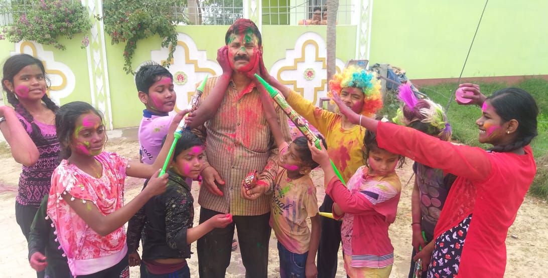 शांति पूर्वक बीता होली का त्योहार, ठंडई के साथ फाग गीतों का उठाया लुफ्त शांति पूर्वक बीता होली का त्योहार, ठंडई के साथ फाग गीतों का उठाया लुफ्त
